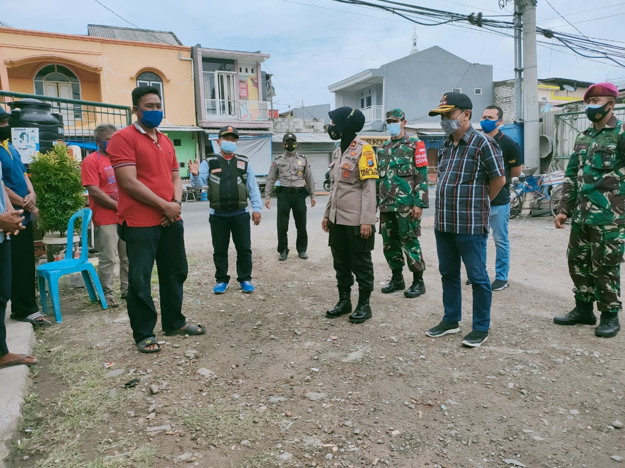 Kapolsek Kenjeran Lakukan Kunjungan Bersama Camat Bulak di Posko KTS RW 02 Kelurahan Sukolilo Baru