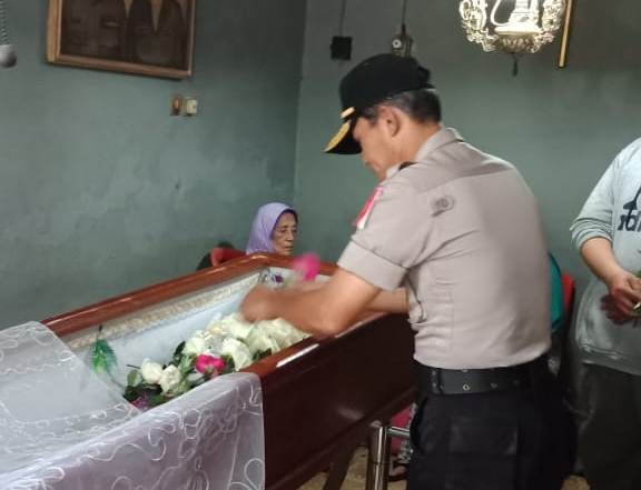 Kabag Sumda Pimpin Takziah ke Rumah Anggota Pensinan Polri Yang Meninggal