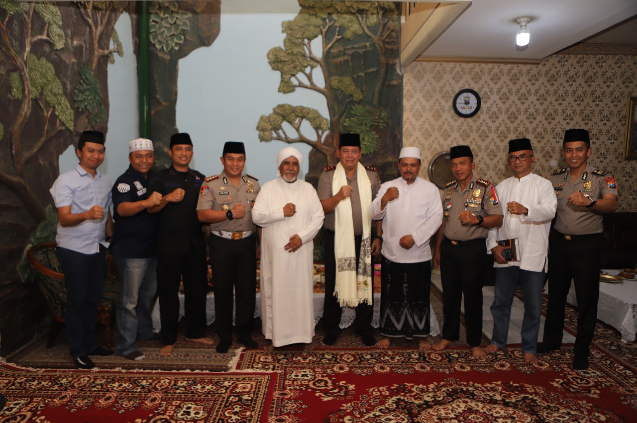 Kapolres Tanjung Perak Dampingi Kapolda Sambang Habib Zein Alkaf