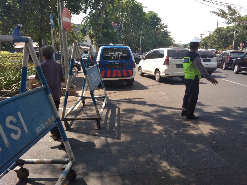 Polsek Pabean Cantikan Atur Lalu Lintas Sore di Jalan Bunguran & Stasiun Kota