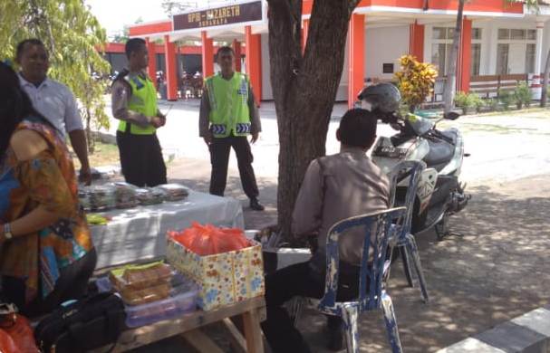 Polsek Kenjeran PAM Kebaktian Rutin di Gereja GPIB Nazareth