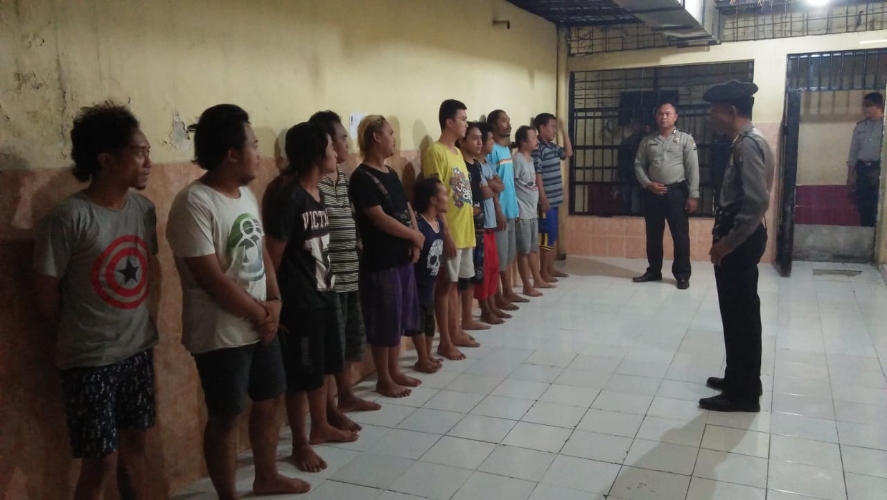 Polsek Krembangan Laksanakan Prosedur Tetap Pengecekan Tahanan