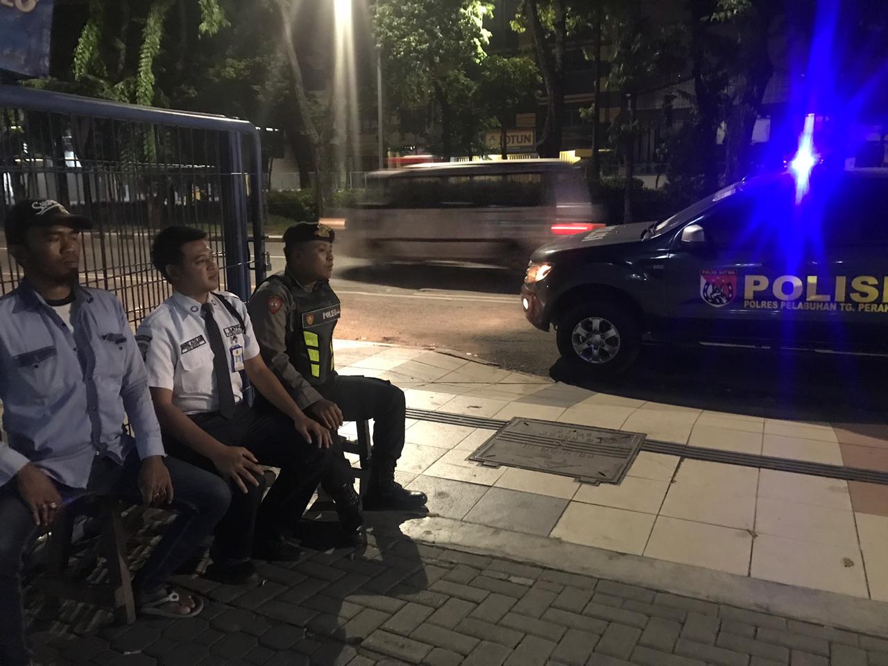 Jaga Keamanan Wilayah, Satsabhara Polres Tanjung Perak Gelar Patroli Malam