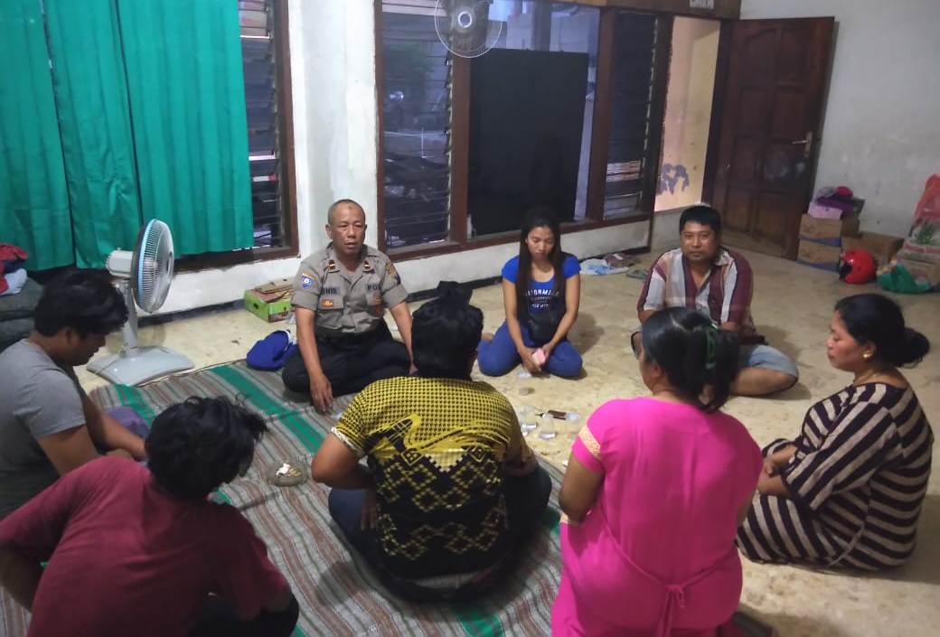 Panit Binmas Polsek Semampir Selesaikan Konflik Pencemaran Nama Baik Lewat Jalan Damai