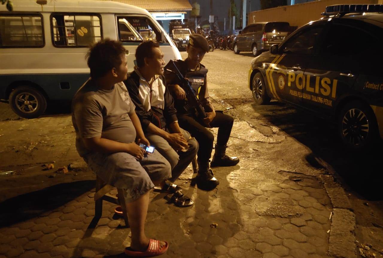 Patroli Terminal Ujung, Satsabhara Polres Tanjung Perak Titip Pesan Kamtibmas Ke Sopir Angkot
