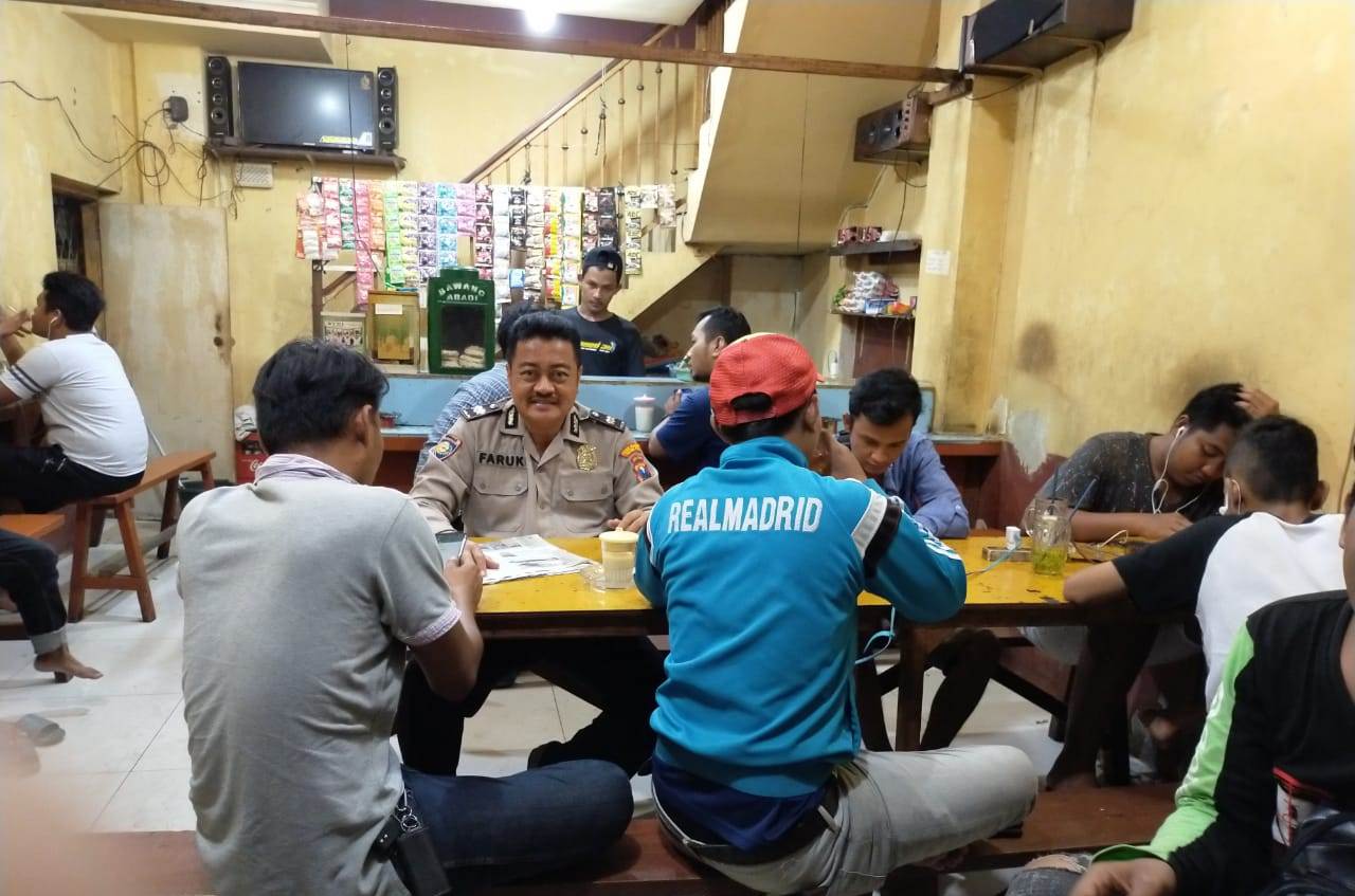 Babinkamtibmas Ampel Sambang Warga Ketapang Besar, Sampaikan Waspada Curanmor
