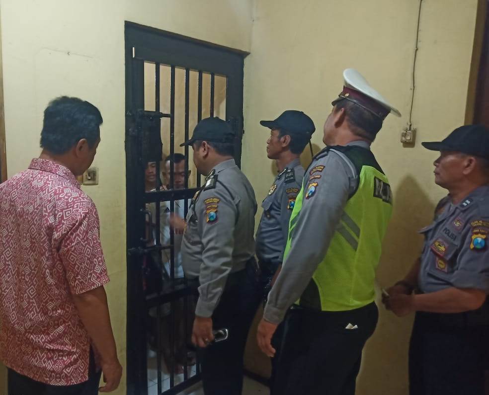 Pantau Kesehatan Tahanan, Polsek Semampir Lakukan Pengecekan Rutin Pagi & Malam