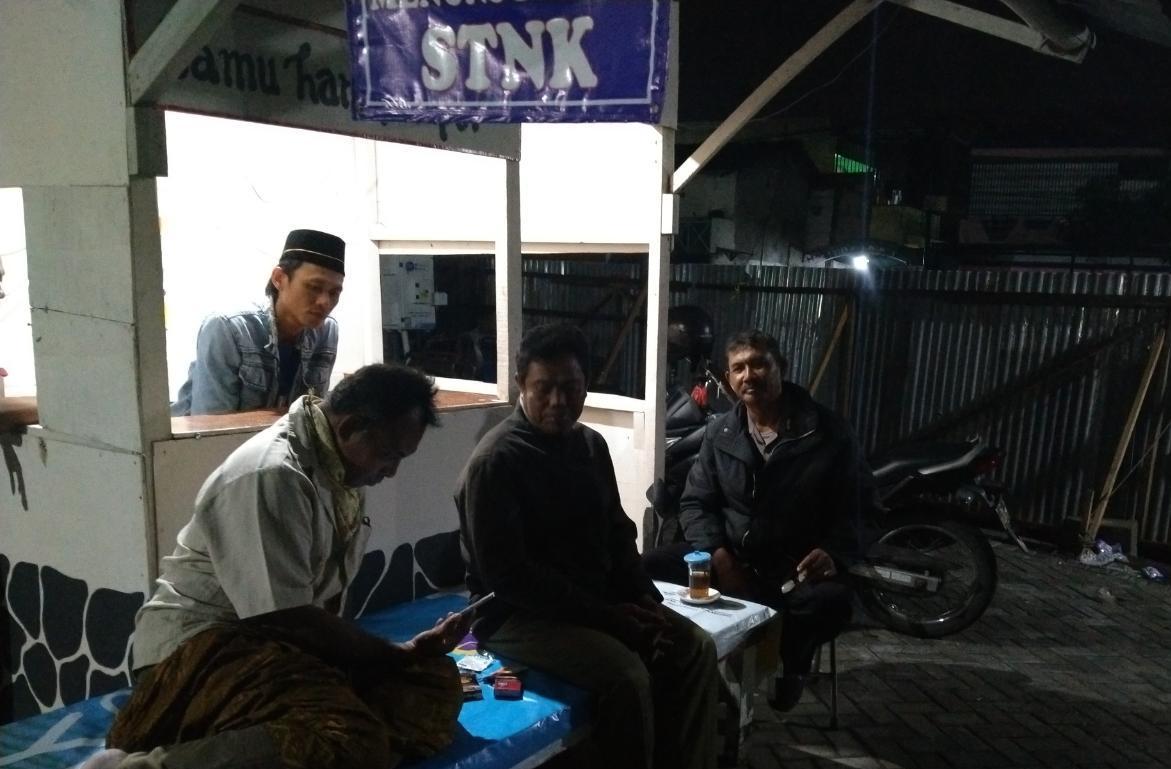 Babinkamtibmas Perak Timur Sambang Pemukiman, Sampaikan Pesan Waspada Orang Tak Dikenal