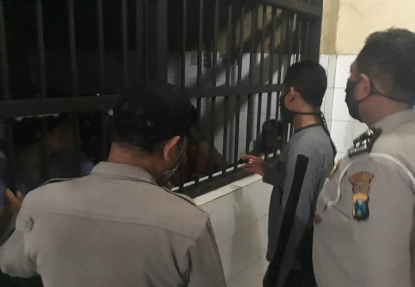 Polsek Kenjeran Pantau Kesehatan Tahanan, Lakukan Pengecekan Setiap Hari