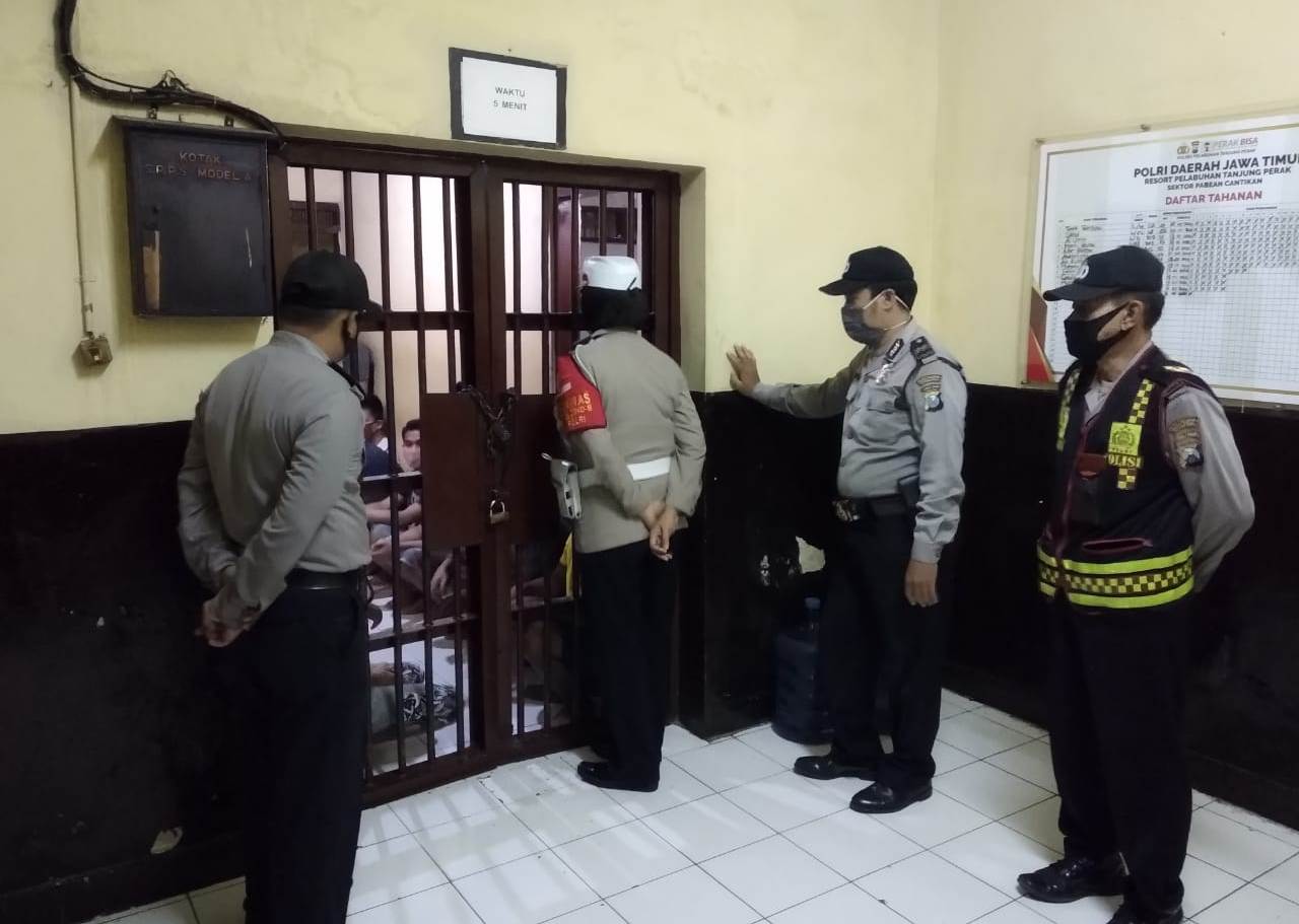 Cegah Tahanan Melarikan Diri, Polsek Pabean Cantikan Lakukan Pengecekan Setiap Hari