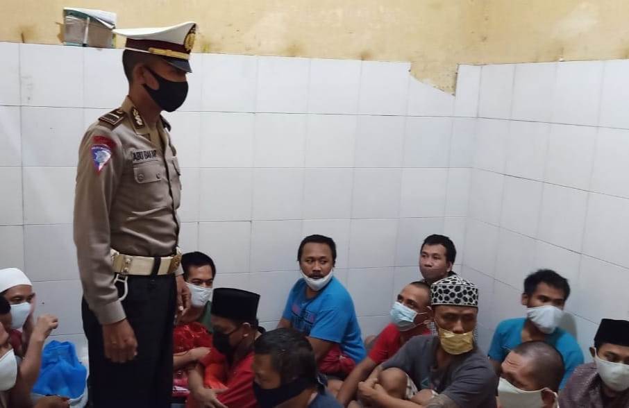 Cegah Tahanan Melarikan Diri, Polsek Asemrowo Lakukan Pengecekan Pagi & Malam