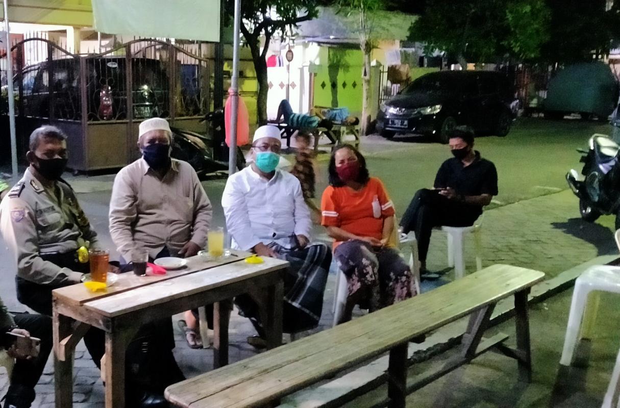 Sambang Pemukiman, Babinkamtibmas Perak Timur Sampaikan Pesan Jaga Kerukunan