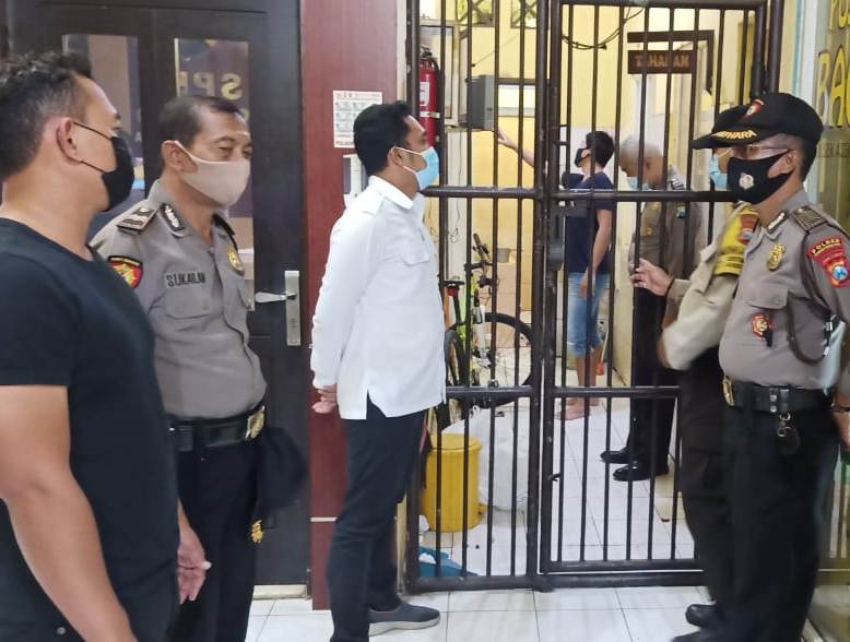 Polsek Asemrowo Lakukan Pengecekan Ruang Tahanan, Antisipasi Barang Terlarang