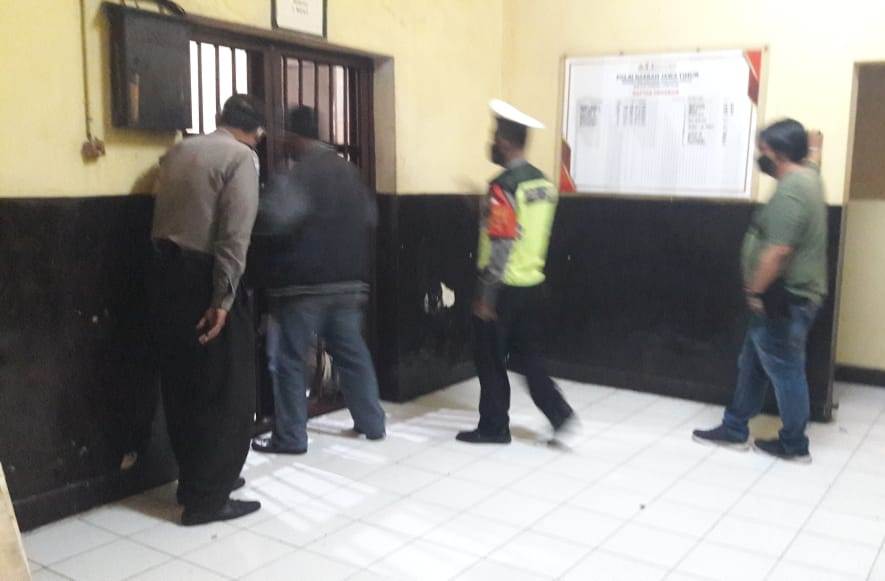 Pantau Kondisi Kesehatan Tahanan, Polsek Pabean Cantikan Rutin Lakukan Pengecekan