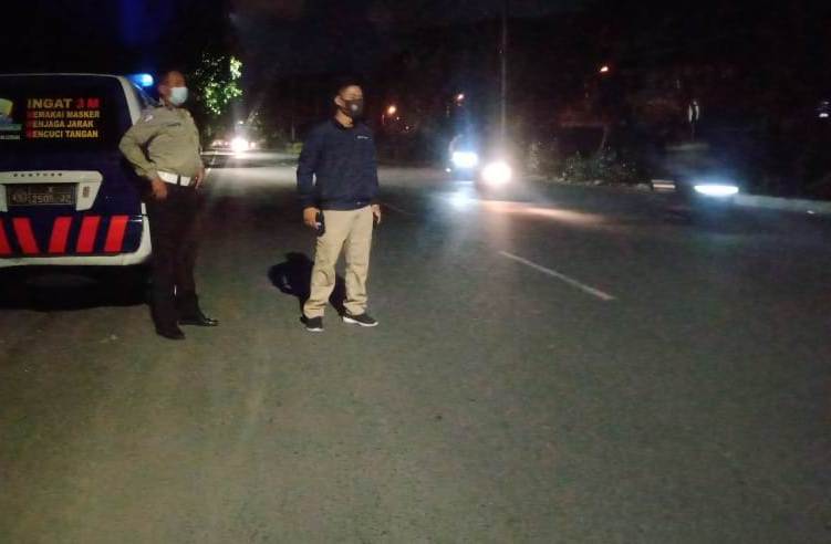Polsek Kenjeran Gelar Patroli Mobile di Jalan Kejawab Lor, Antisipasi Kejahatan Jalanan