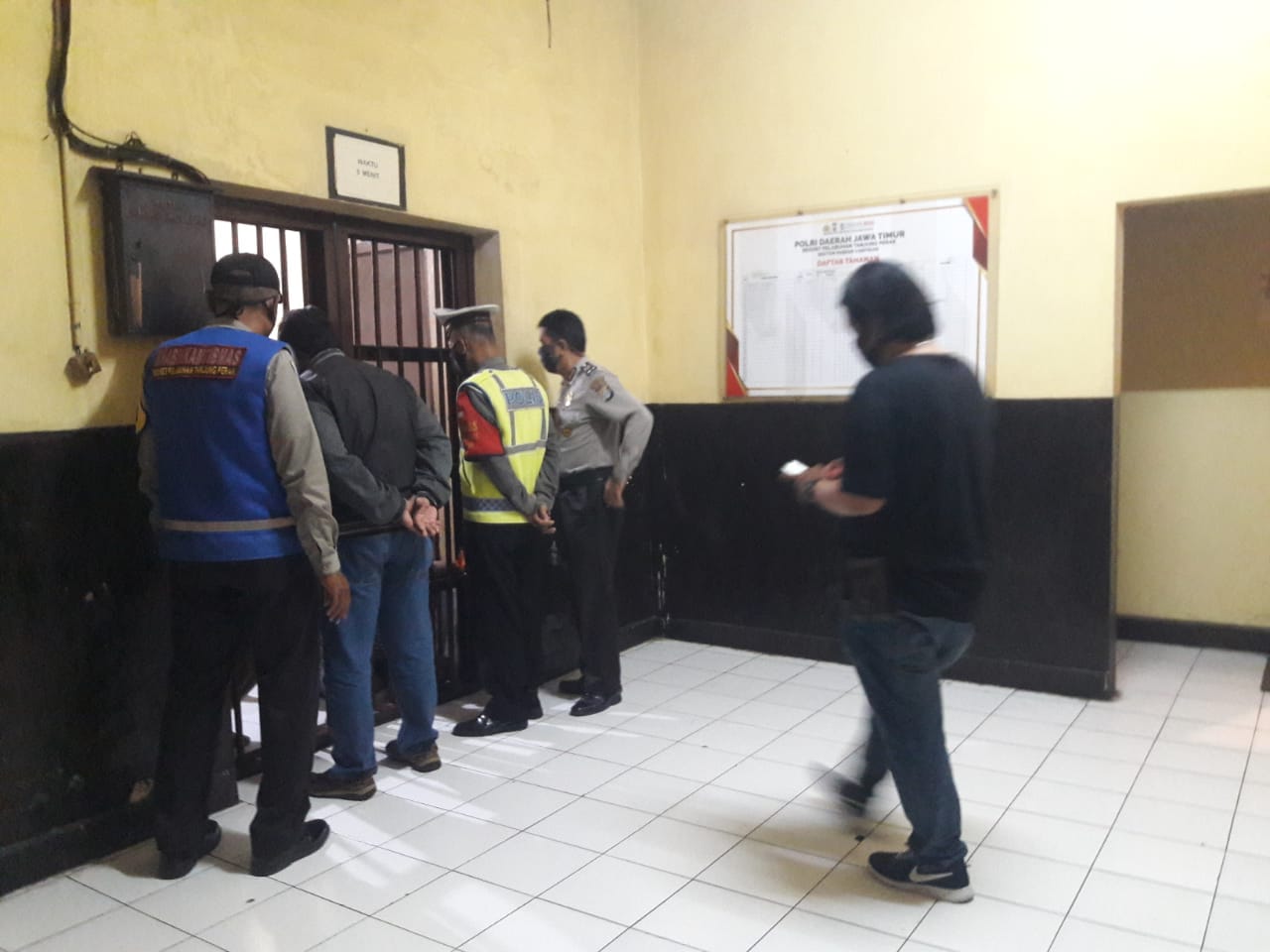 Pantau Kesehatan Para Tahanan, Polsek Pabean Cantikan Rutin Lakukan Pengecekan Pagi & Malam