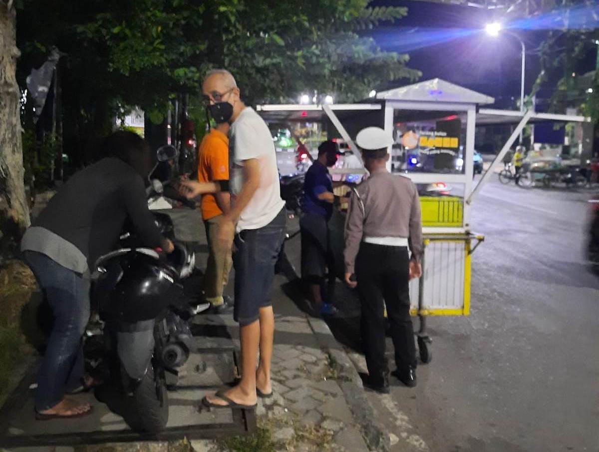 Polsek Pabean Cantikan Sasar Warung, Toko & Kios Dalam Operasi Penerapan PPKM Darurat