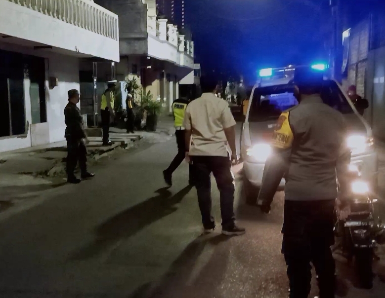 Gelar Operasi Penertiban Masker di Malam Hari, Polsek Asemrowo Bareng Instansi Samping Amankan 5 Orang Pelanggar