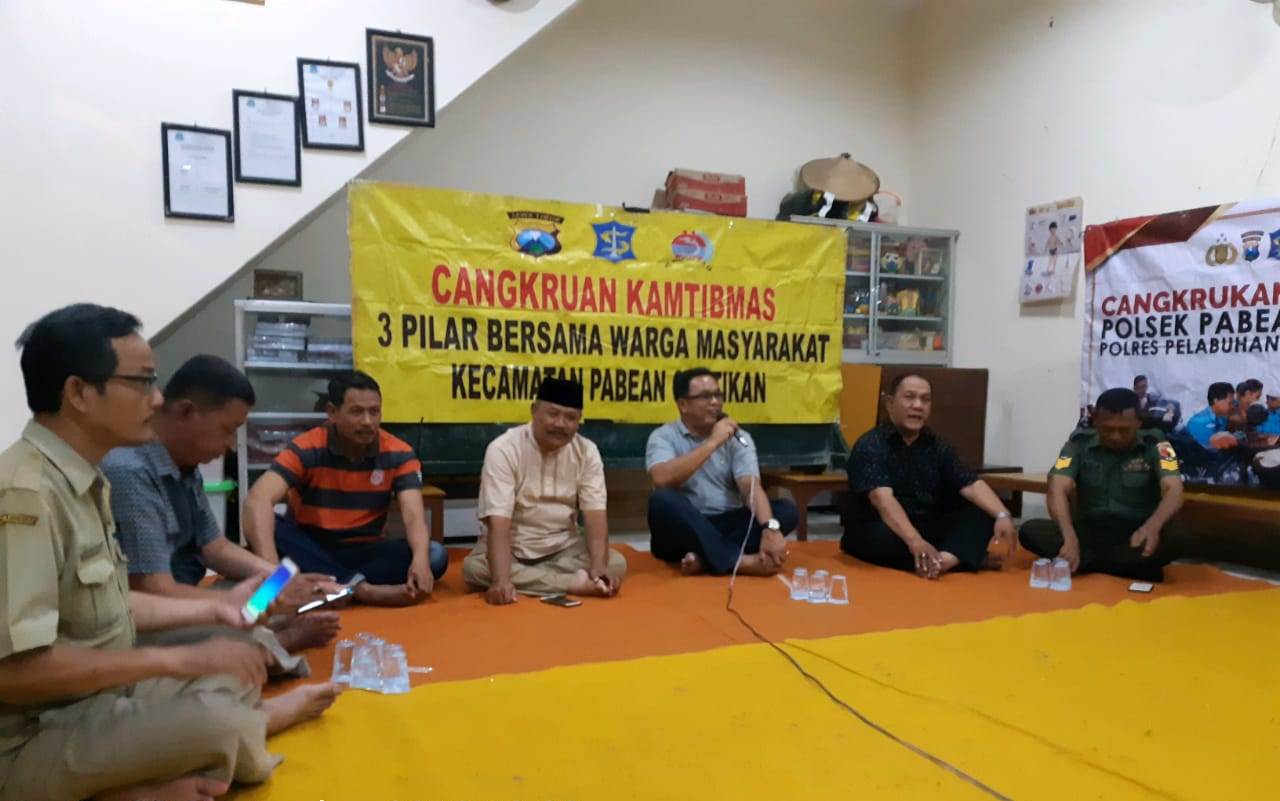 Polsek Pabean Cantikan Sosialisasikan Nomor Pengaduan Command Centre di Acara Cangkrukan