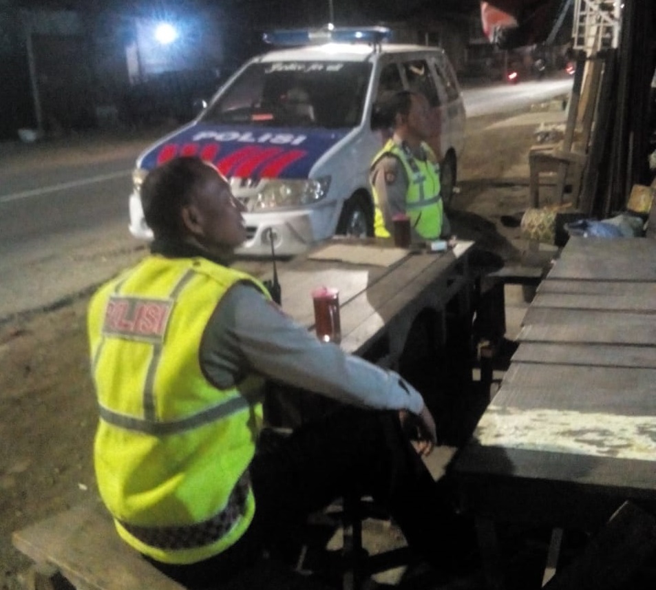 Unit Lantas Polsek Asemrowo Patroli Malam di Lahan Jalan Dupak Rukun 90