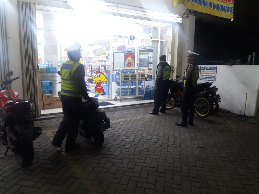 Polsek Pabean Cantikan Patroli Dialogis  di Mini Market Jalan Waspada