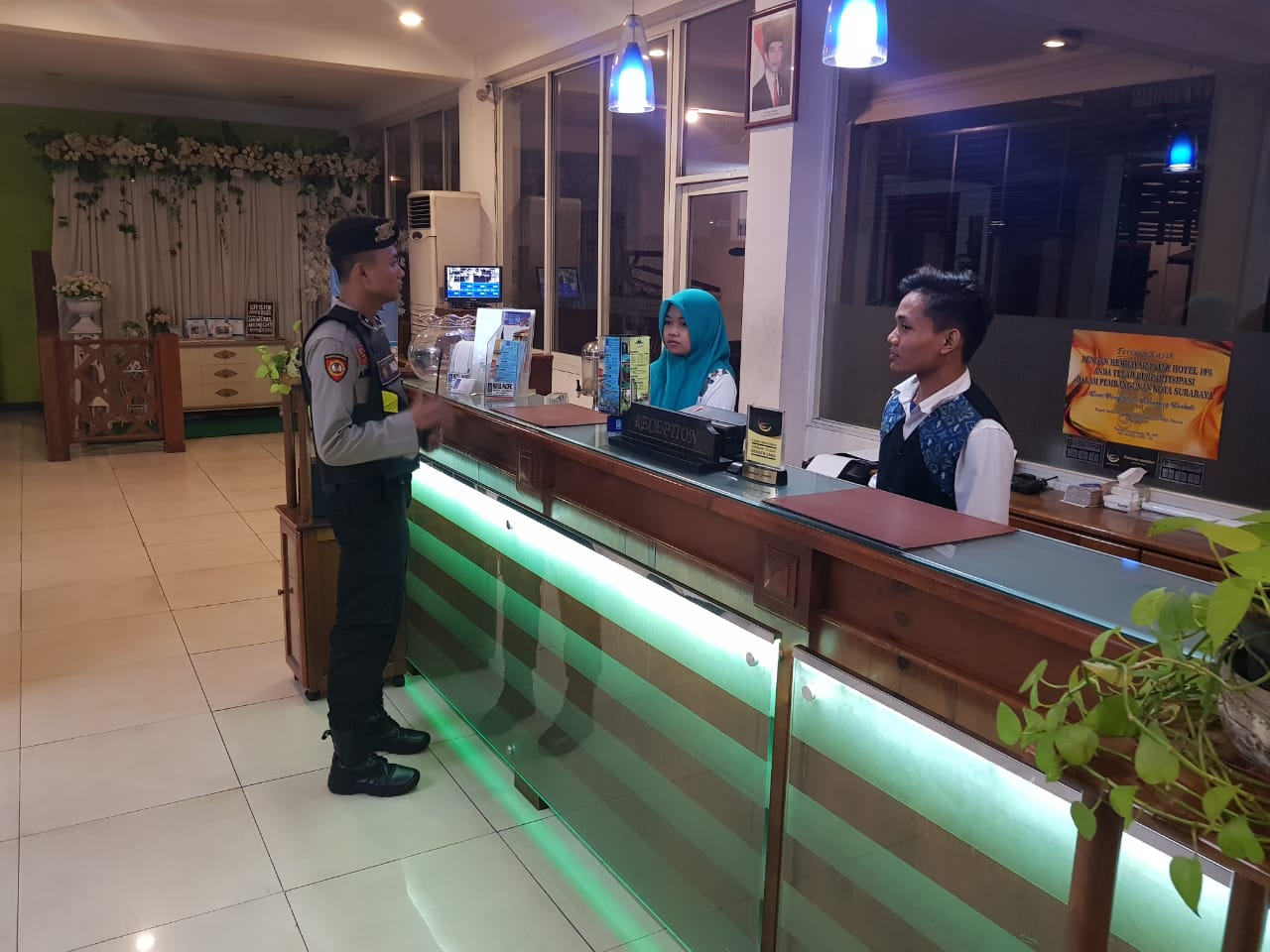 Patroli Hotel & Penginapan, Satsabhara Polres Tanjung Perak Sampaikan Pesan Waspada 3C