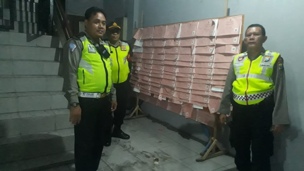 Polsek Semampir Lakukan Patroli & Penjagaan Logistik Pemilu