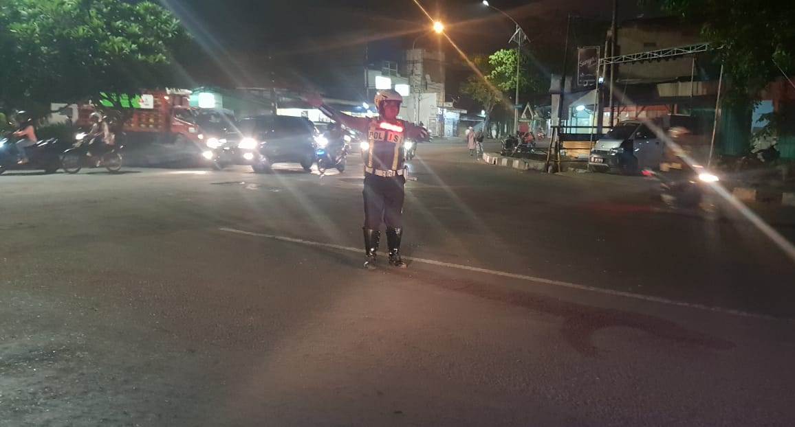 Satlantas Polres Tanjung Perak Gelar Pengaturan Lalu Lintas Malam, Antisipasi Kecelakaan