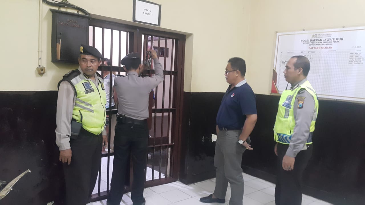 Polsek Pabean Cantikan Pantau Kesehatan Tahanan Lewat Pengecekan Setiap Hari