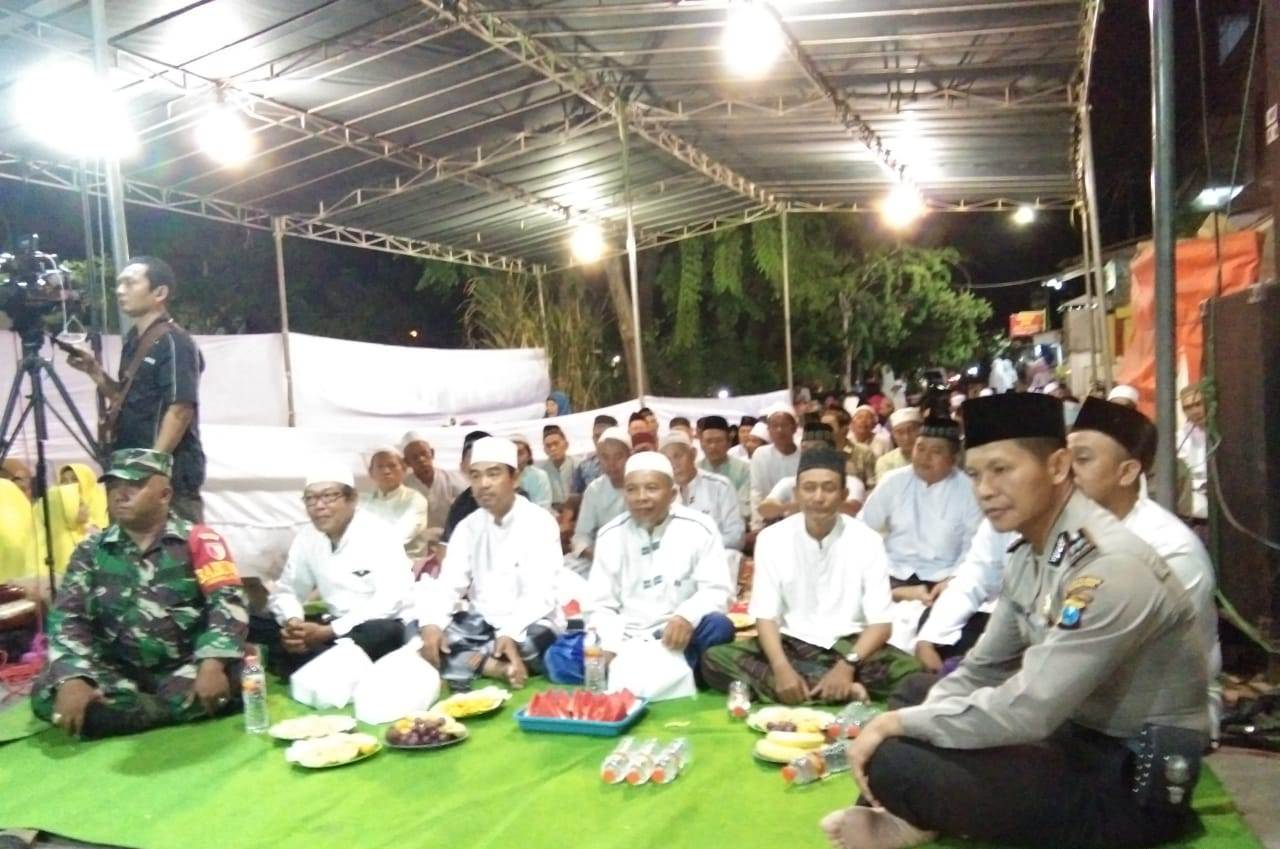 Babinkamtibmas Polsek Kenjeran Kawal Pengajian Peringati Maulid Nabi