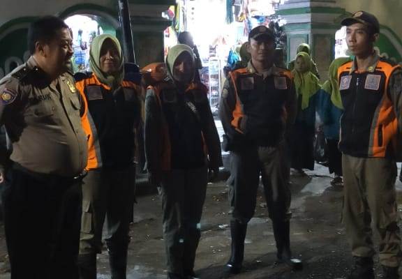 Babinkamtibmas Polsek Semampir Lakukan Pengamanan Pengunjung Ampel