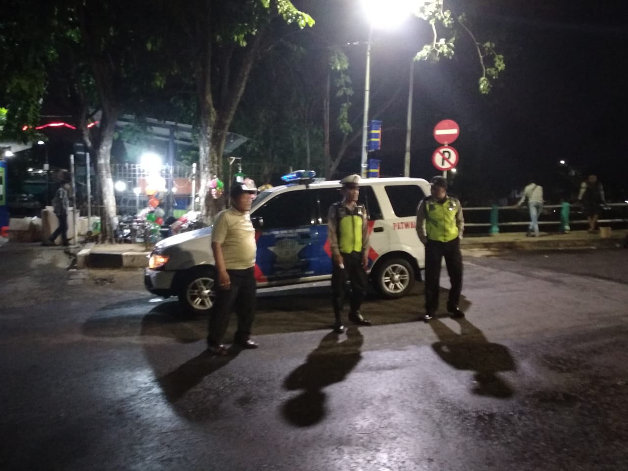 Polsek Pabean Cantikan Gelar Patroli Malam di Pemukiman, Antisipasi Kerawanan