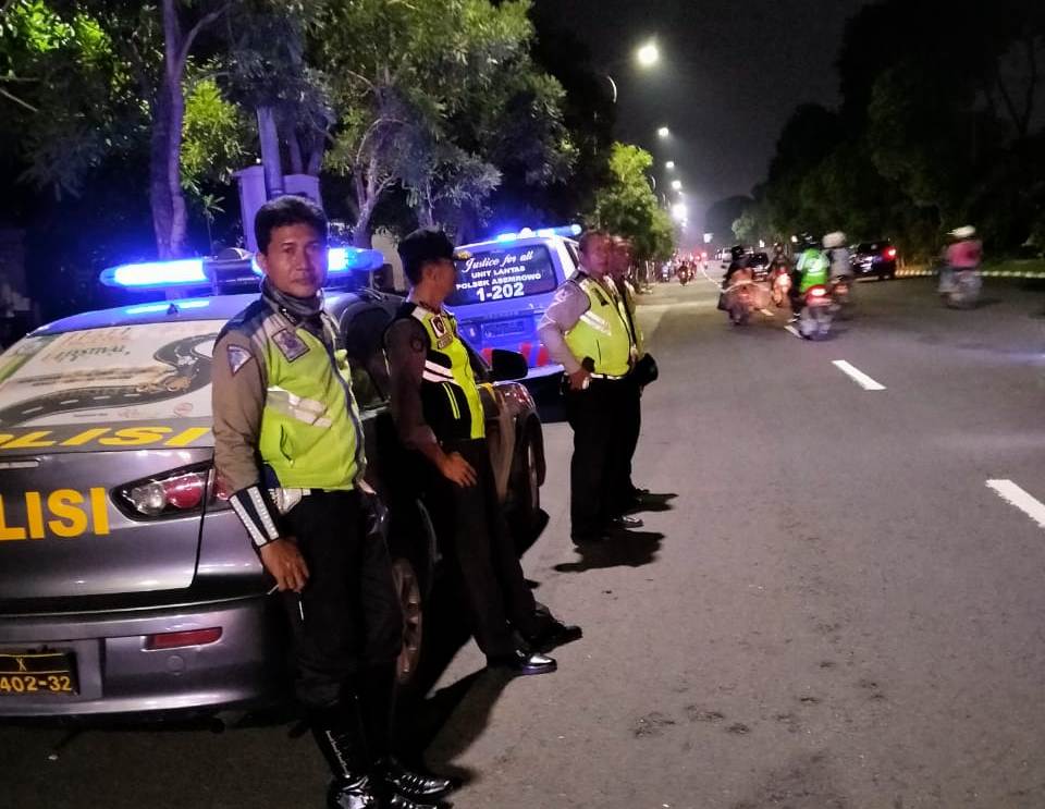 Unit Lantas & Unit Sabhara Polsek Asemrowo Gelar Patroli Malam Ciptakan Rasa Aman