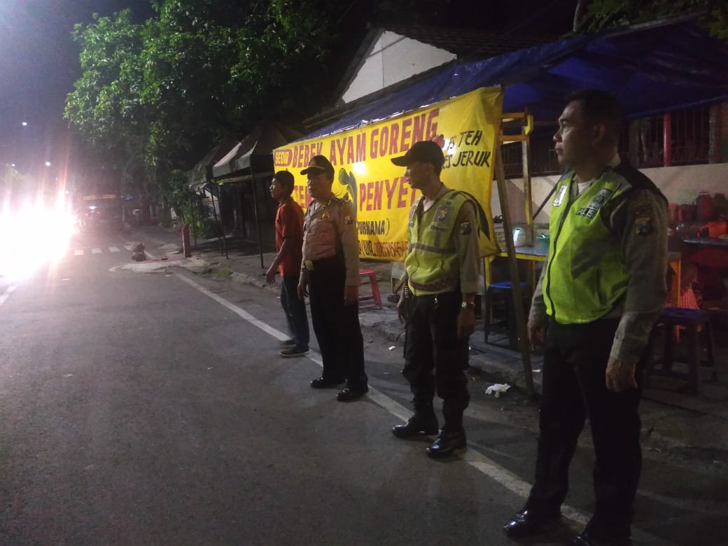 Jaga Kondusifitas Wilayah, Polsek Semampir Gelar Patroli Mobile di Malam Hari