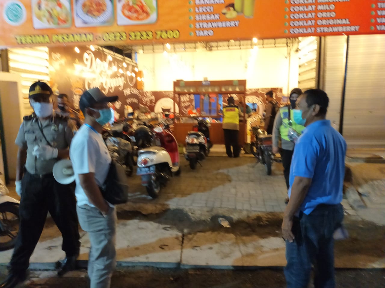 Kapolres Tanjung Perak Pimpin Patroli Skala Besar & Pembubaran Pengunjung Warkop