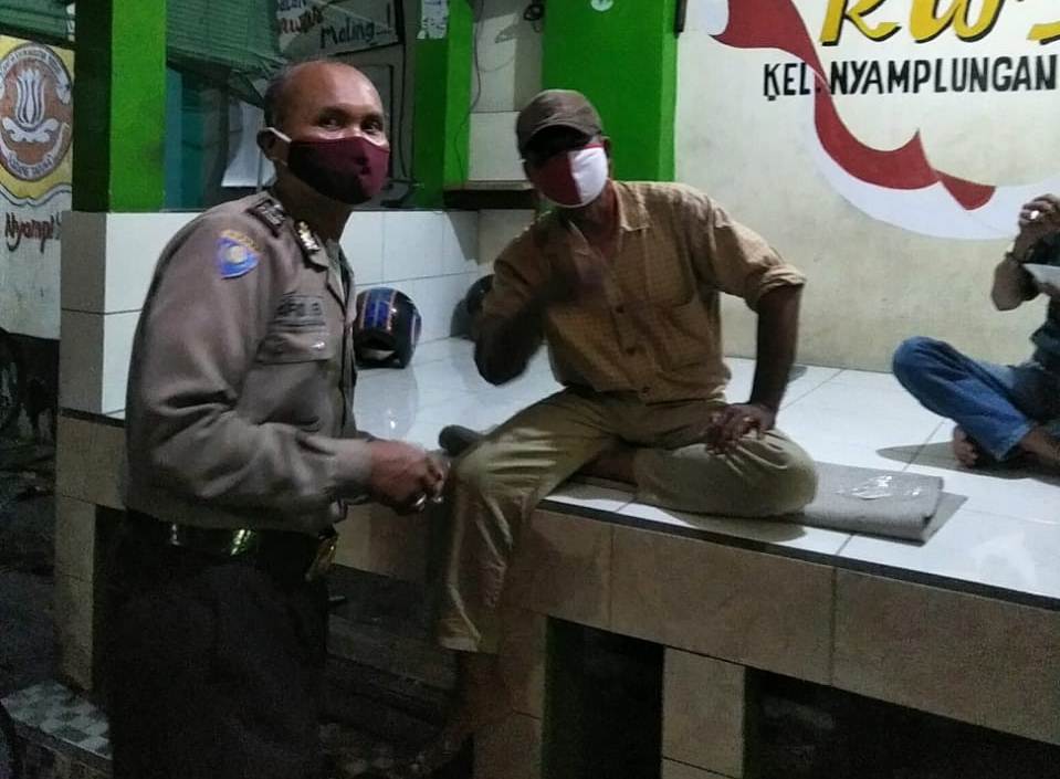 Babinkamtibmas Nyamplungan Sampaikan Himbauan Patuh Protokol Kesehatan