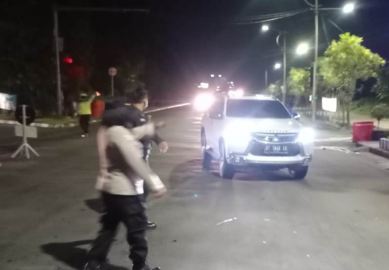 Bersama Instansi Samping Polsek Asemrowo Terus Lakukan Penyekatan Cegah Masyarakat Mudik Lebaran