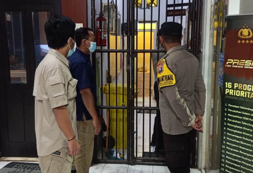 Polsek Asemrowo Lakukan Pengecekan Pagi & Malam, Pantau Kesehatan Tahanan