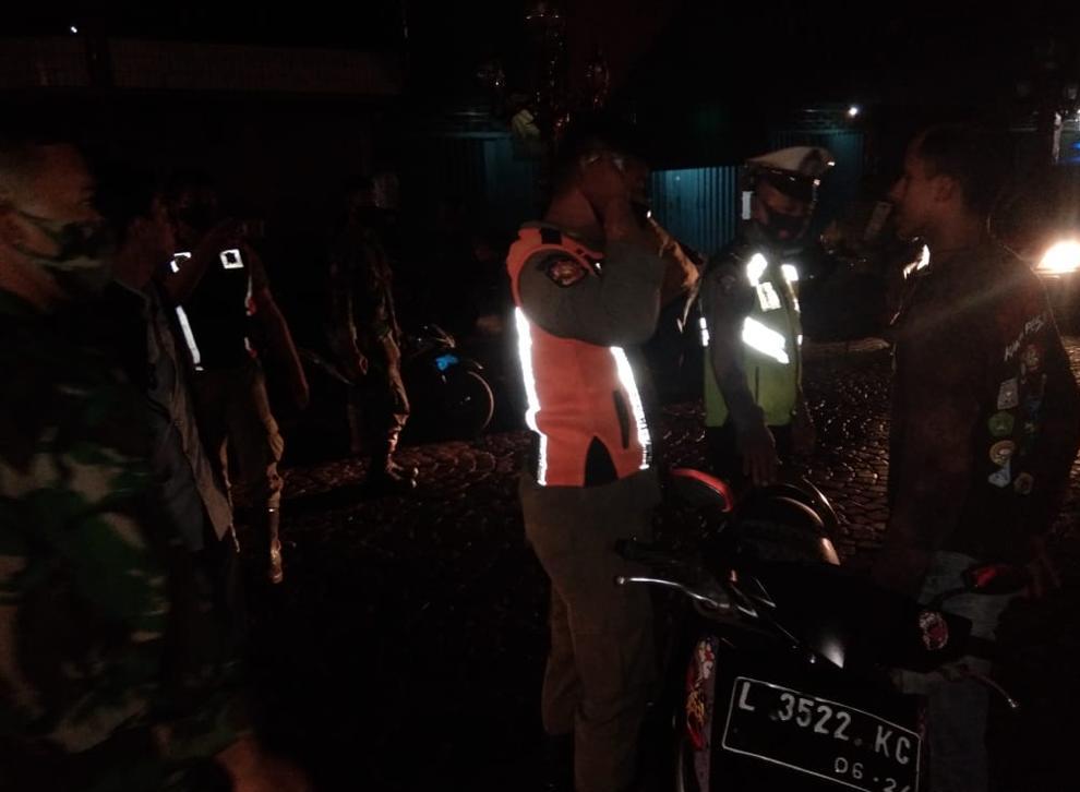 Polsek Pabean Cantikan Bersama Instansi Samping Gelar Operasi Masker Mobile di Jalan Panggung & Jalan Waspada