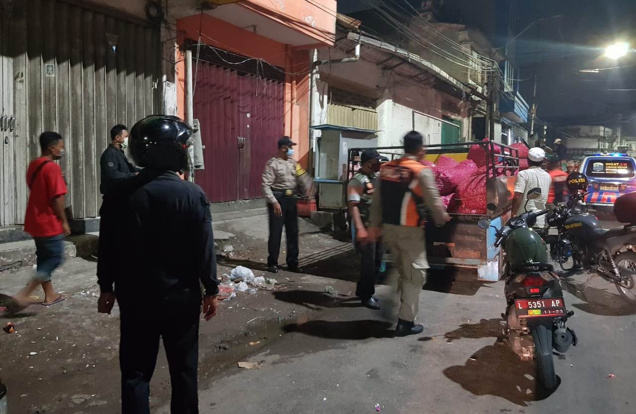 Tekan Penyebaran Covid-19, Polsek Pabean  Cantikan Bersama Instansi Samping Lakukan Operasi Masker Pagi & Malam