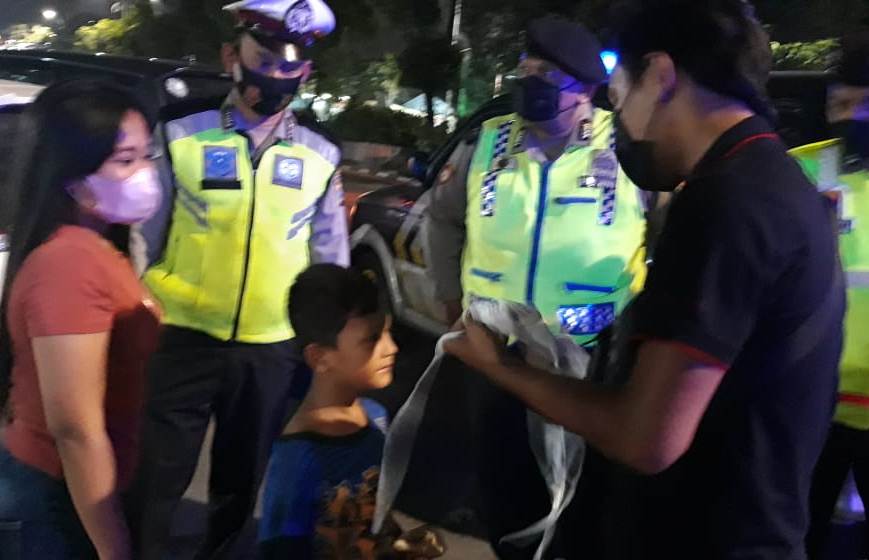 Polsek Krembangan Gelar Operasi Penertiban Masker Pagi & Malam Untuk Putus Rantai Penyebaran Covid-19