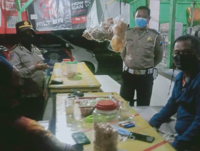 Polsek Kenjeran Gelar Operasi Pemberlakuan PPKM Darurat Untuk Memutus Rantai Penyebaran Covid-19