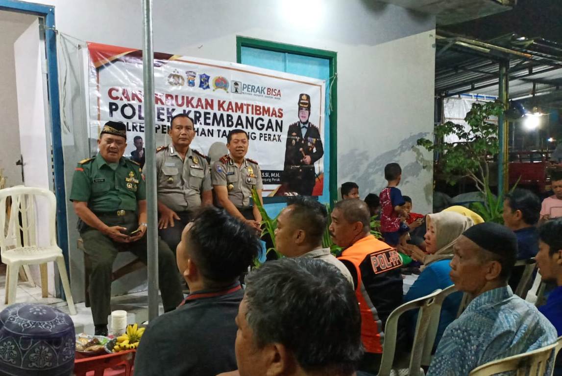 Wakapolsek Krembangan Pimpin Acara Cangkrukan Bersama Warga Babadan Rukun