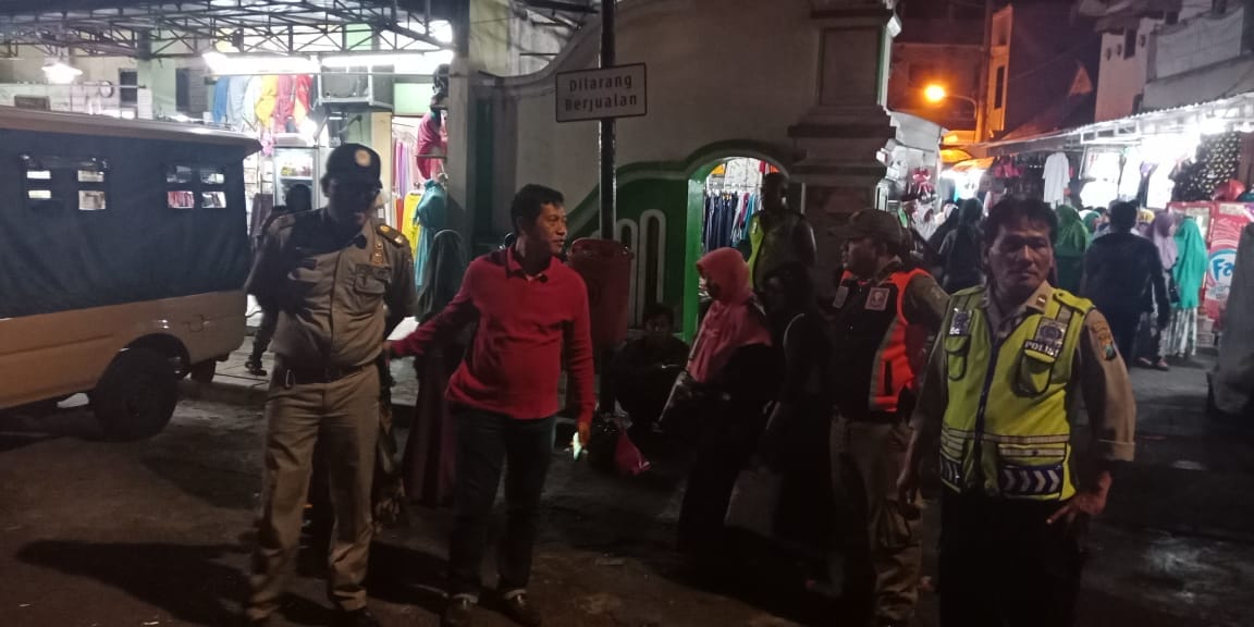 Polsek Semampir Laksanakan PAM Wisata Religi Ampel