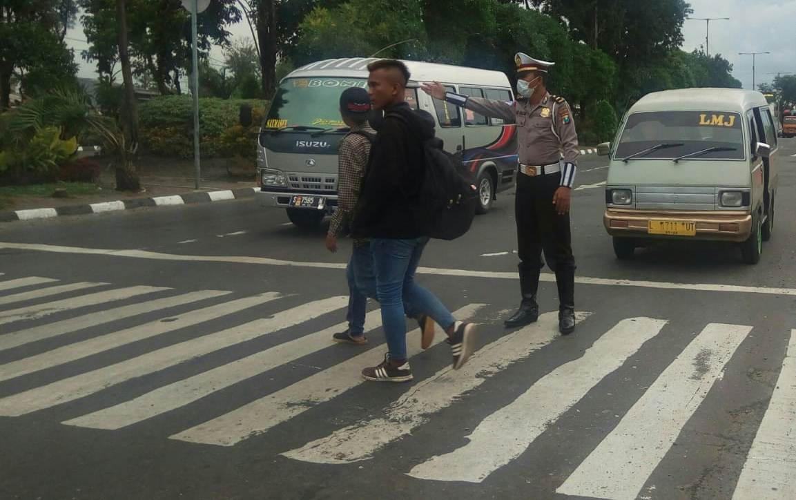 Unit Lantas Polsek Asemrowo Lakukan Pengaturan Sore, Cegah Kemacetan