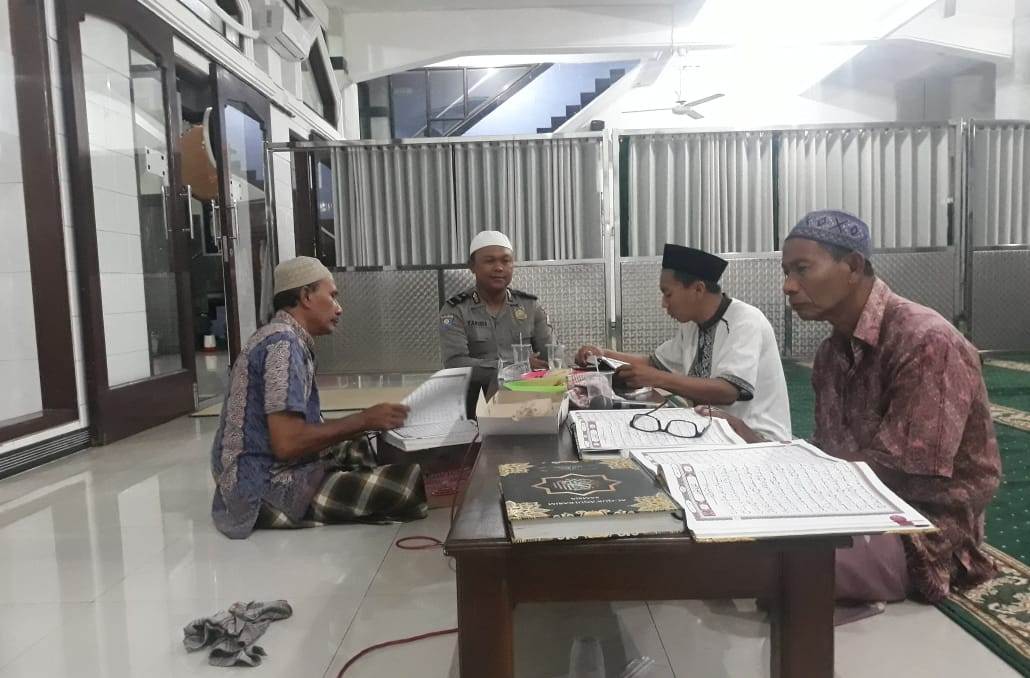 Babinkamtibmas Perak Barat Sampaikan Pesan Jaga Kerukunan Ke Takmir Masjid
