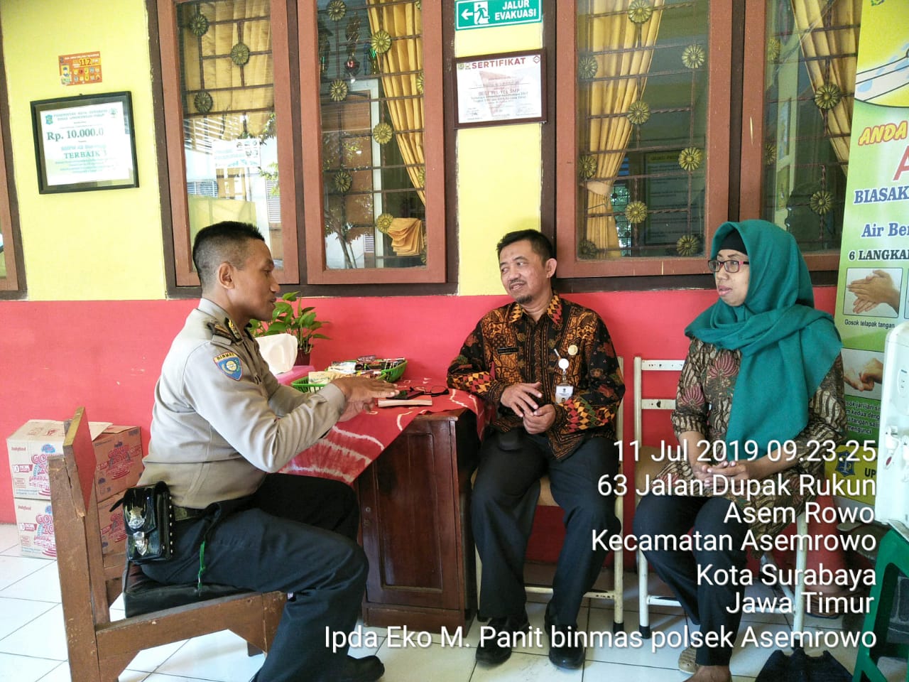 Panit Binmas Polsek Asemrowo Sambang SMPN 42, Titip Pesan Cegah Kenakalan Remaja