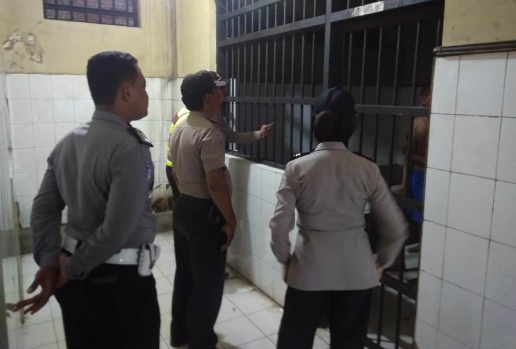 Antisipasi Tahanan Sakit, Polsek Kenjeran Laksanakan Pengecekan Rutin