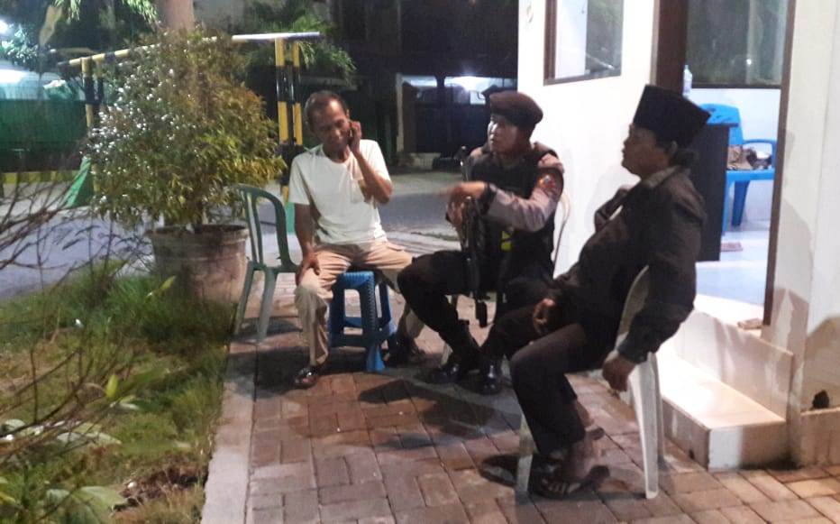 Satsabhara Polres Tanjung Perak Gelar Patroli Pemukiman di Malam Hari