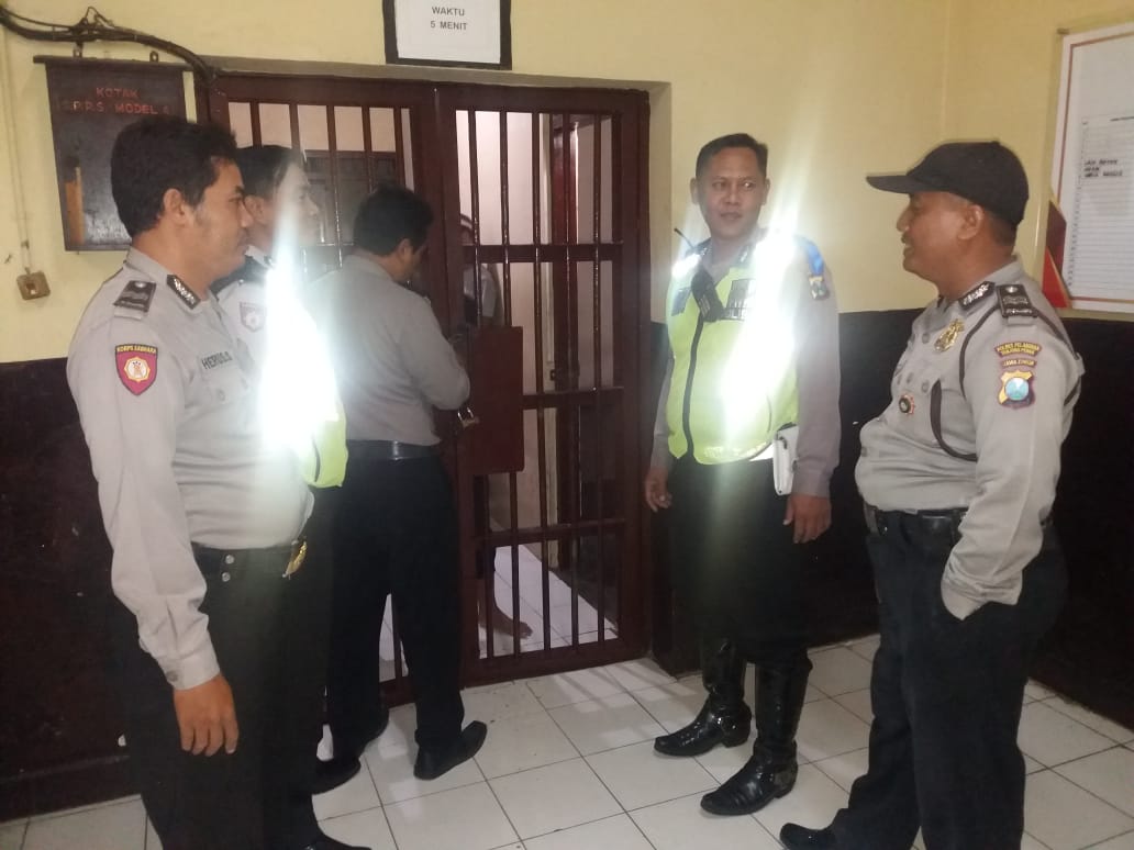 Polsek Pabean Cantikan Lakukan Pengecekan Rutin Tahanan, Antisipasi Penyelundupan Narkoba